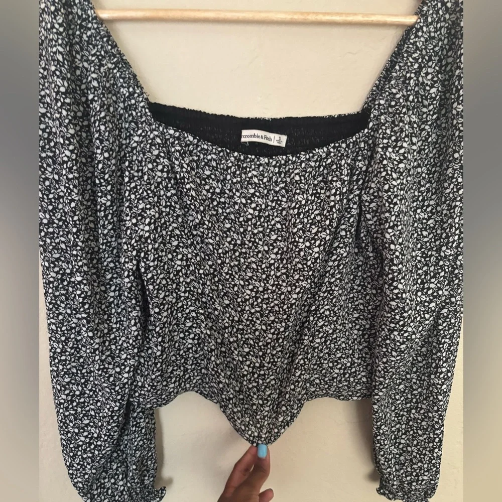 A&F PRINTED BLOUSE - Picture 2 of 3